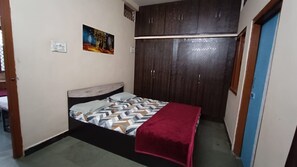 Free WiFi, bed sheets - Goroomgo Shree Ram Kuti Homestay Ujjain (Ujjain)
