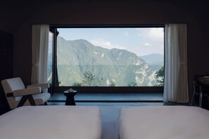 Superior Suite, Patio, Hill View | Free WiFi - MUUA Hotel (Chongqing)
