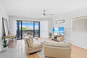 Télévision à écran plat