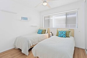 2 chambres, fer et planche à repasser, lits pliants/supplémentaires