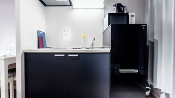 Quarto triplo | Cozinha privada | Geladeira, micro-ondas, cooktop, talheres/pratos/utensílios de cozinha