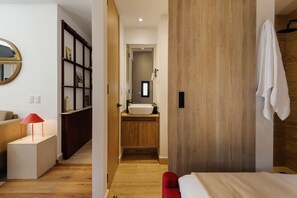 2 bedrooms, iron/ironing board, WiFi, bed sheets - Casa Colon - Rooftop Pool with Stunning Monument Views (Ciudad de México)