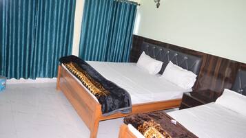 Deluxe Quadruple Room, City View | Free WiFi, bed sheets