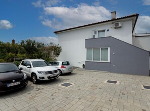 Huoneisto (One Bedroom Apartment with Balcony) | Ulkopuoli