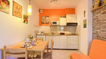 Apartment (One Bedroom Apartment with Terrace) | Private kitchen | Fridge