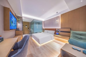 Kahden hengen comfort-huone, kaupunkinäköala | Työpöytä, kannettavalle tietokoneelle sopiva työtila, äänieristys