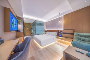 Chambre Double Confort, vue ville | Bureau, espace de travail pour ordinateur portable