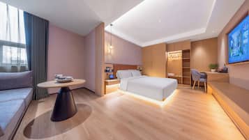 Executive Double Room | Meja, ruang kerja komputer riba, kalis bunyi, seterika/papan seterika