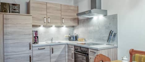 Kühlschrank, Ofen, Herdplatte, Geschirrspüler
