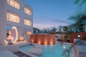 Sesongbasert utendørsbasseng