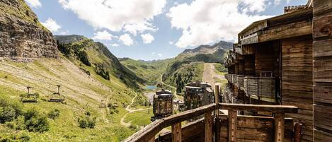 المنطقة المحيطة بالمنشأة