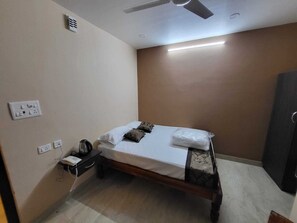 Deluxe kamer | Een bureau, gratis wifi