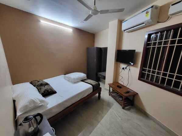Standard Room | Desk, free WiFi