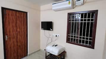 Standard Room | Desk, free WiFi