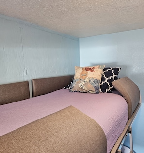 1 bedroom, iron/ironing board, Internet, bed sheets