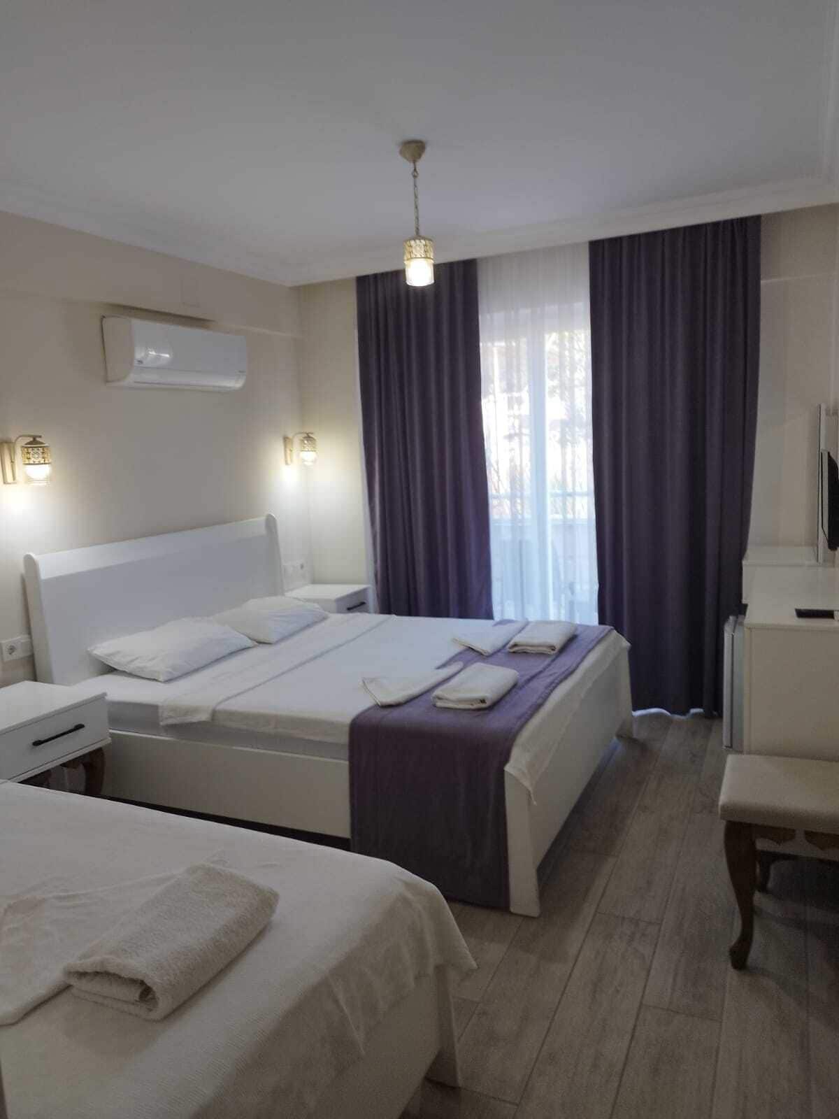 Rideaux occultants, chambres insonorisées, fer et planche à repasser