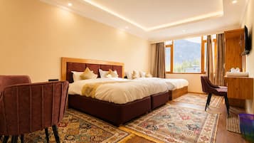 Family Room | In-room safe, desk, laptop workspace, blackout curtains