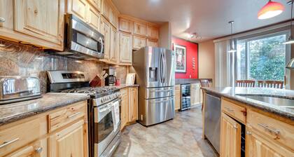 7 Miles to Downtown Reno w/ Hot Tub: Cozy Getaway