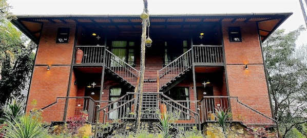 Πρόσοψη καταλύματος