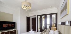 Appartement, balcon, vue sur la cour intérieure | 2 chambres, rideaux d’obscurcissement, fer et planche à repasser