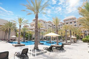 Outdoor pool - LUX The Grandeur Palm Garden View Suite (Dubai)