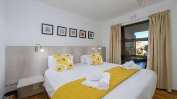 Standaard villa, uitzicht op tuin | 2 slaapkamers, een kluis op de kamer, een strijkplank/strijkijzer