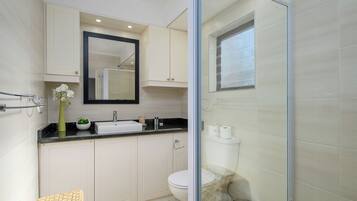 Standard Villa, Garden View | Bathroom