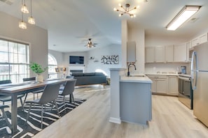Fridge, microwave, stovetop, dishwasher