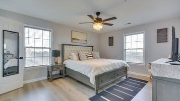2 bedrooms, desk, iron/ironing board, internet