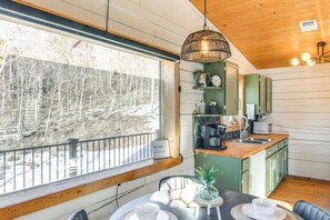 Fridge, microwave, stovetop, dishwasher - Mtn-View Haven w/ Hot Tub: 9 Mi to Dtwn Bailey (Bailey)