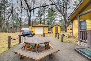 Outdoor dining - Scenic Cabin w/ Private Beach in Crosslake! (Crosslake)
