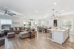 Smart TV - 4BR Villa| 3-king, 4-bunks| Lost Key| Private Beach| 2 Pools| Fitness Center| Tennis| Free Golf! (Pensacola)