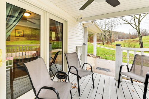 On 220 Acres! Hot Tub Haven in West Liberty