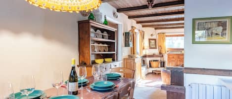 Standard Apartment, Multiple Bedrooms, 2 Bathrooms (Lovely Apartment In Courmayeur) | Dining room