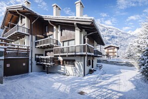 Front of property - Lovely Apartment In Courmayeur (Courmayeur)