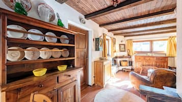 Standaard appartement, 2 slaapkamers, 2 badkamers (Lovely Apartment In Courmayeur) | Woonkamer
