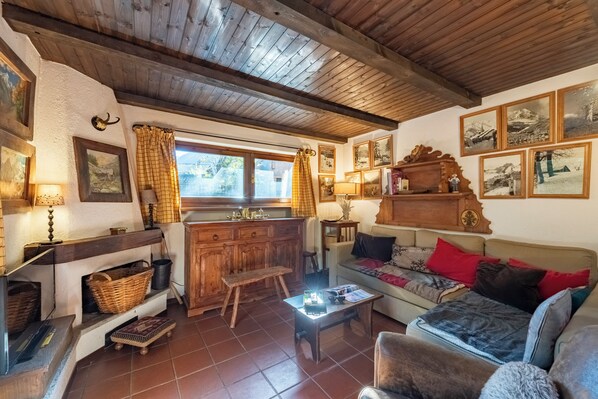 スタンダード アパートメント 2 ベッドルーム 2 バスルーム (Lovely Apartment In Courmayeur) | リビングルーム