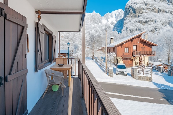 Standard Apartment, 2 Bedrooms (Graceful Apartment In Courmayeur) | Balcony