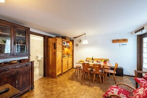 Standard Apartment, Multiple Bedrooms (Graceful Apartment In Courmayeur) | Living room | Flat-screen TV