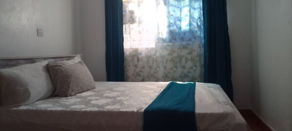 4 bedrooms, iron/ironing board, WiFi