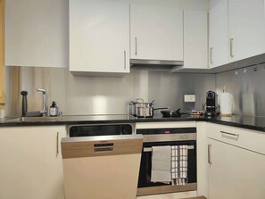 Private kitchen - Zentrale Lage in Frutigen – Ideal für Natur- und Skiliebhaber (Frutigen)