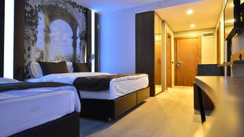 Habitación Deluxe, vistas a la montaña | 3 dormitorios y ropa de cama