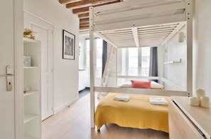 Bügeleisen/Bügelbrett, Reisekinderbett, WLAN, Bettwäsche