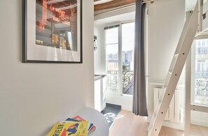 Interior - NEW Mezzanine Studio in the Heart of Paris (4F) (Paris)