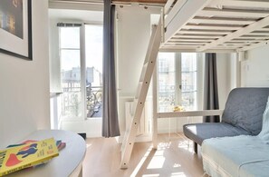Iron/ironing board, travel cot, WiFi, bed sheets - NEW Mezzanine Studio in the Heart of Paris (4F) (Paris)