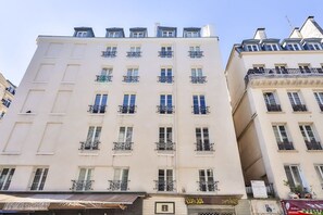 Exterior - NEW Mezzanine Studio in the Heart of Paris (4F) (Paris)