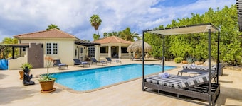 Golf & Beach 5BR w Pool | Campeonan 7 by Bocobay