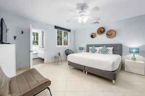 5 bedrooms, desk, iron/ironing board, travel cot