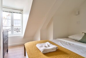 1 bedroom, iron/ironing board, WiFi, bed sheets - New Cocoon Duplex for 2 in the Heart of Paris (5D) (Paris)