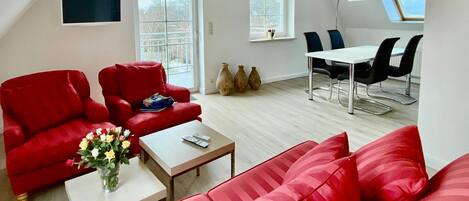 Een televisie en een stereo